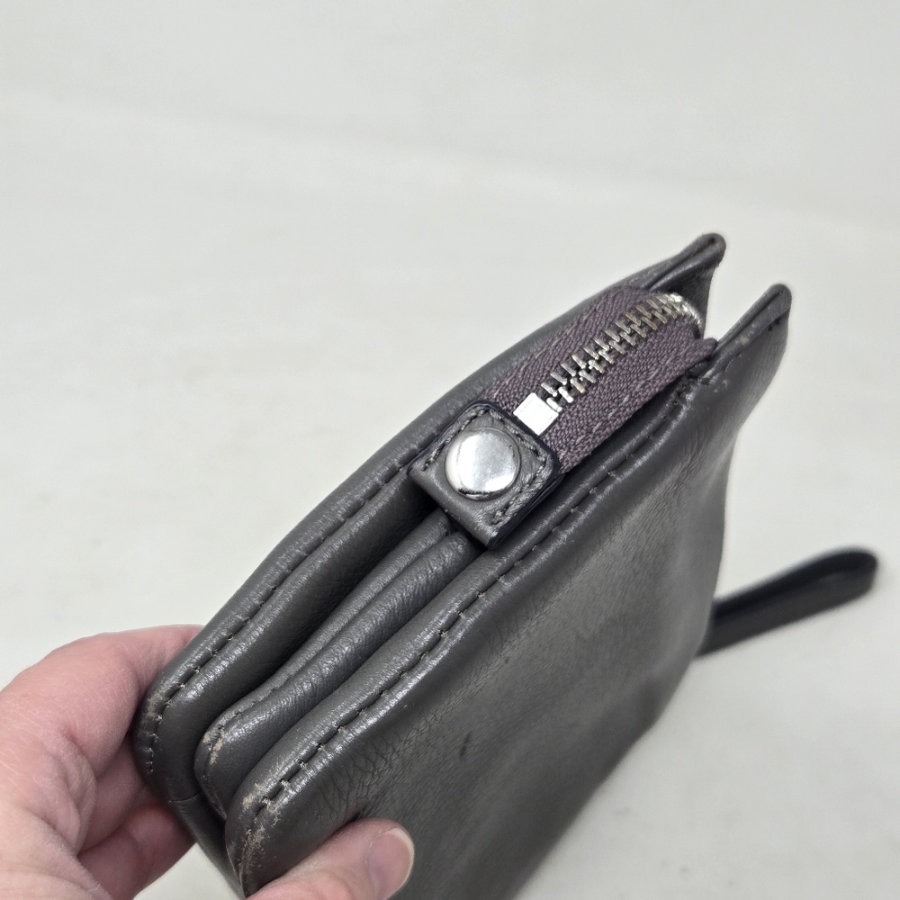 VINCE CAMUTO Pebbled Leather Wristlet Wallet Gray Phone 3 Compartment Zip Top - Picture 10 of 16